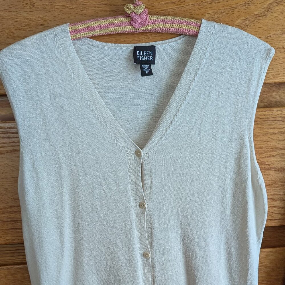 Eileen Fisher small white buttoned top